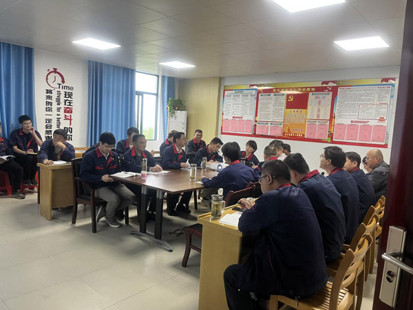 王伍升到建材研究室、建材公司調(diào)研